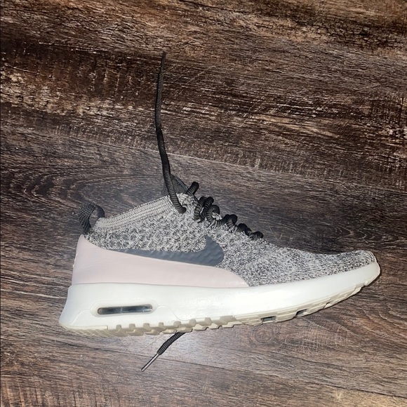 Nike Black and Gray Comfort Sneakers - Picture 7 of 8